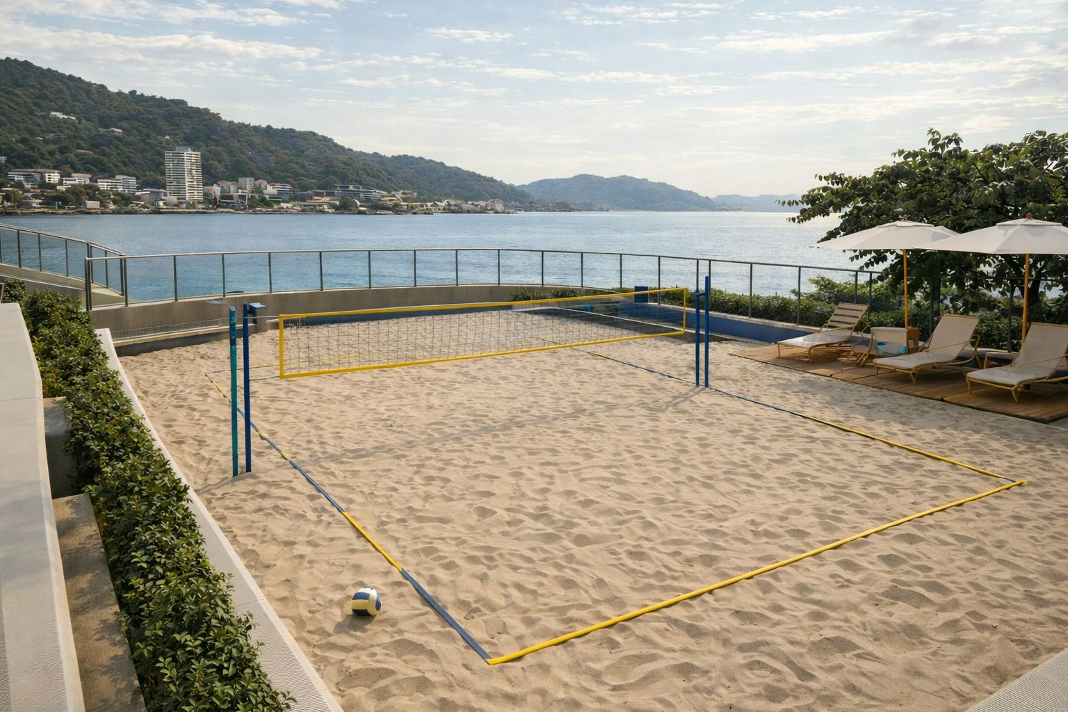 Quadra de areia do clube, com vista para a baía de Itapema