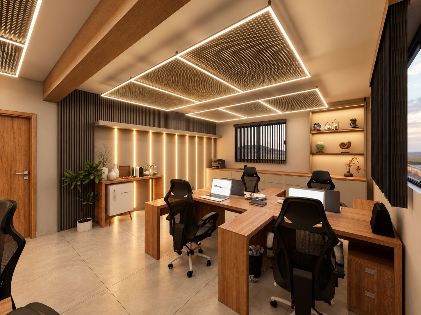 Sala de trabalho do MaxSul, com forro vazado e bancadas em madeira